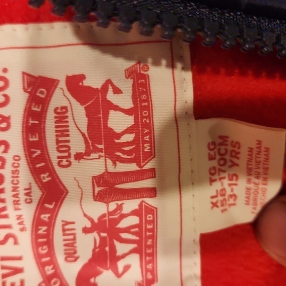Levis Puffer Jacket - Picture 5 of 8